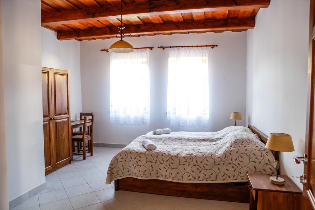Katica Vendeghaz Hotell Tarcal Rum bild
